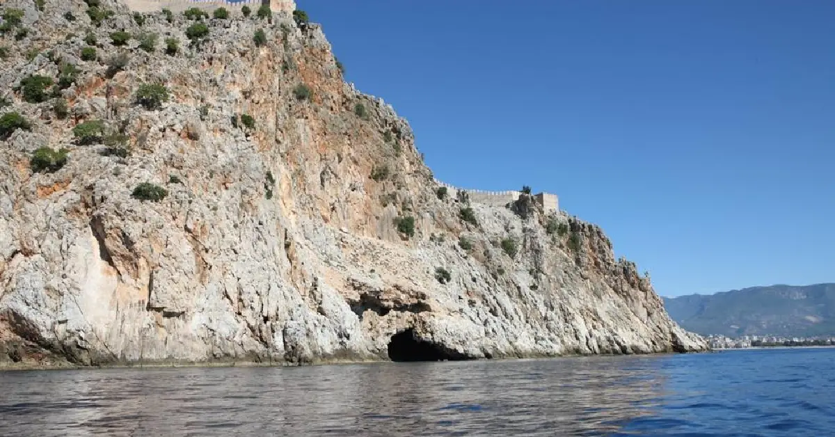Korsanlar Mağarası