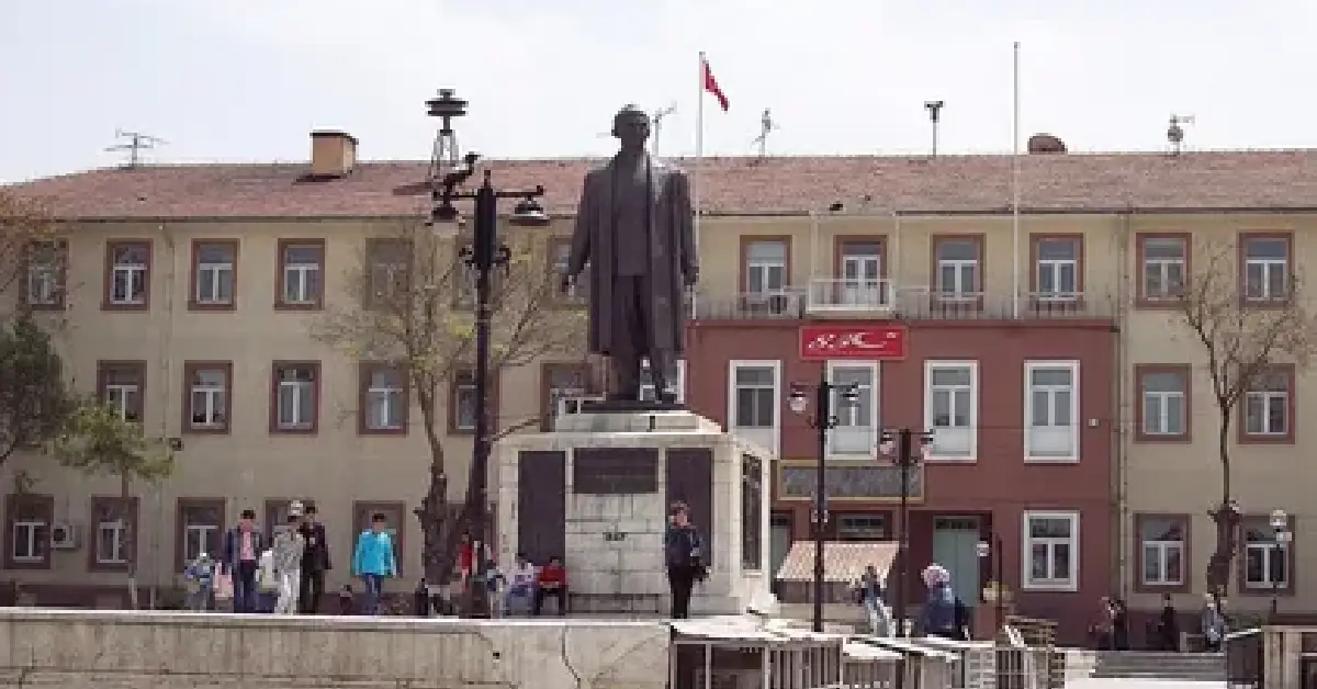 Malatya İsmet İnönü Heykeli