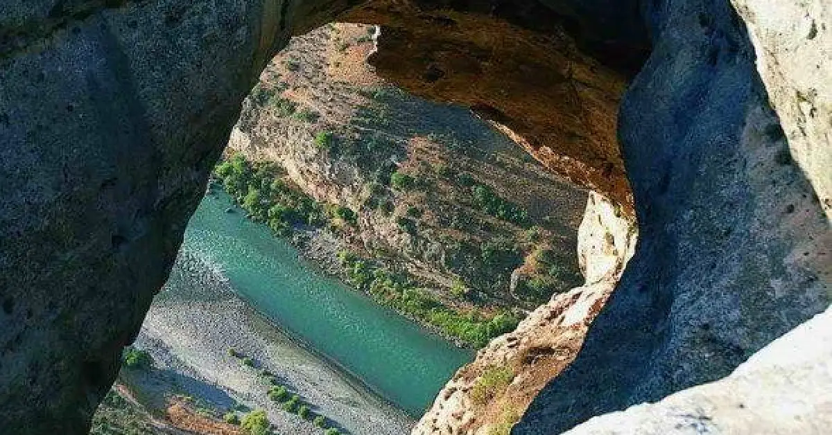 Taşbaşı Mağarası