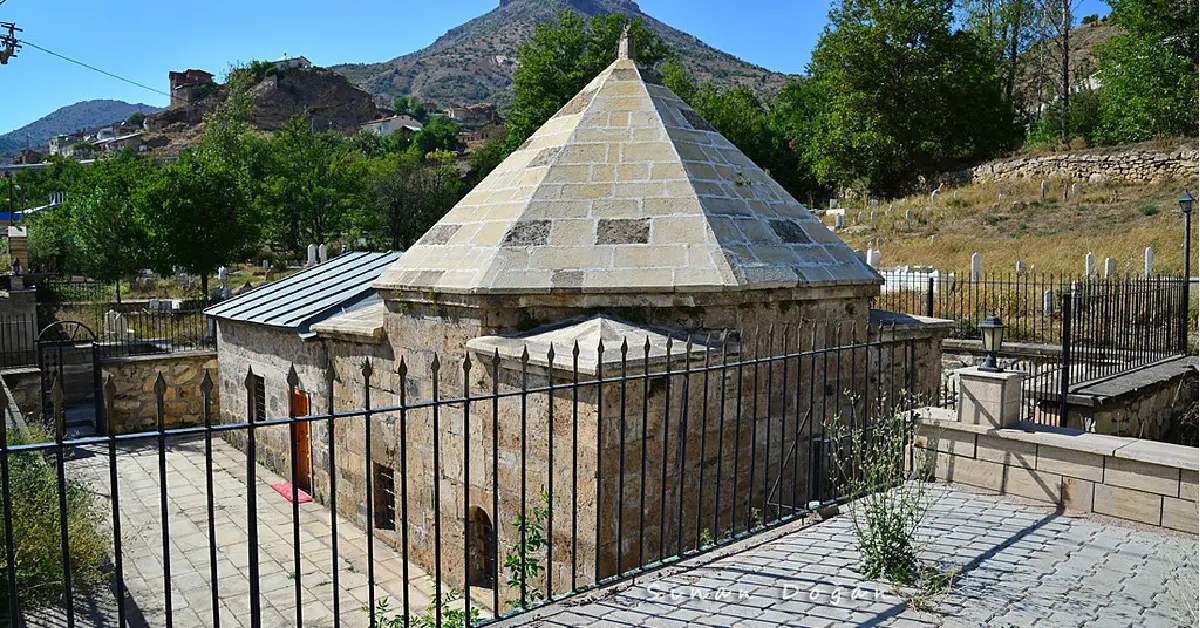 Çağıran Baba Türbesi