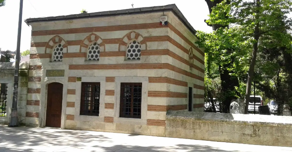 Pir Ahmed Türbesi